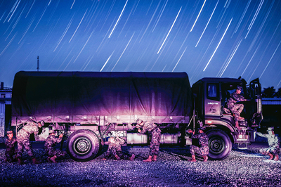 光影軍營(yíng)|陸軍某合成旅官兵為鋼鐵戰(zhàn)友"輸血賦能"